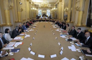 Les décisions se prennent en petit comité- Conseil des ministres